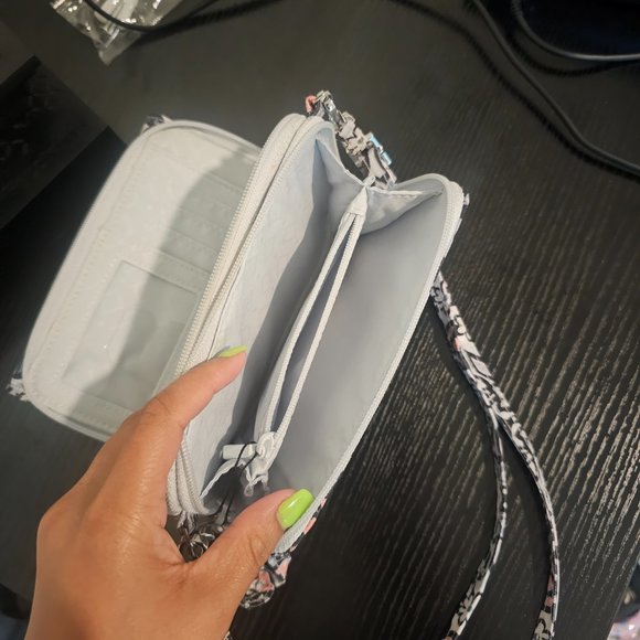 Crossbag - Picture 2 of 3